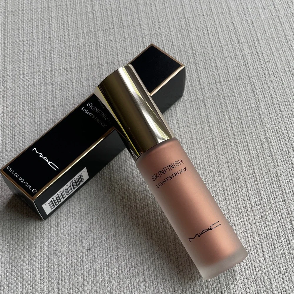MAC Cosmetics Skinfinish Lightstruck Liquid Highlighter - space slippers